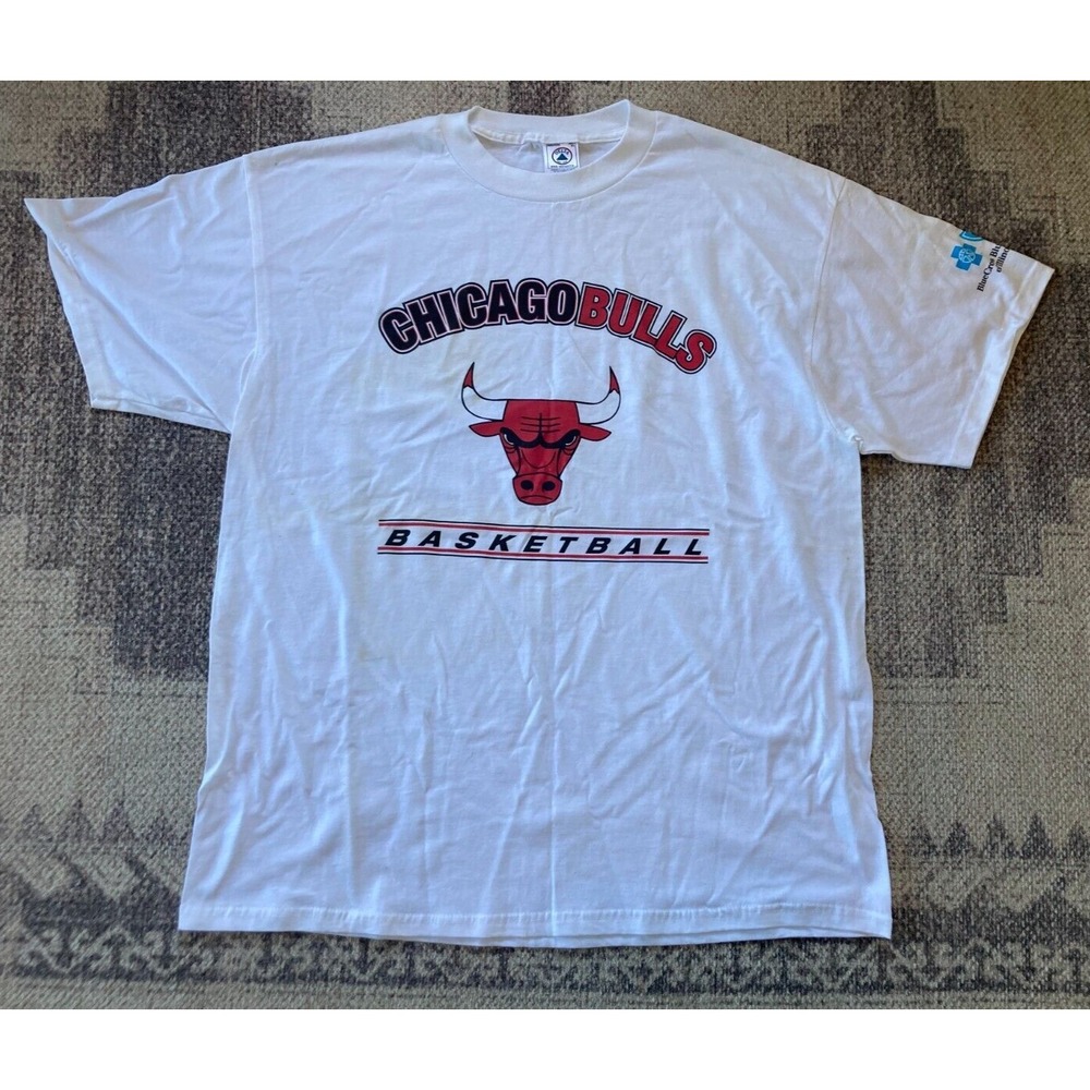 Men's Sz XL‎ Chicago Bulls White T Shirt DELTA Pro Weight Blue Cross of Illinois